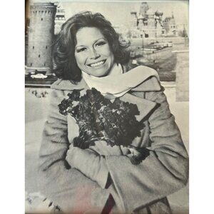 Black & White Mary Tyler Moore 8X10 Wall Poster Celebrity Photo Print